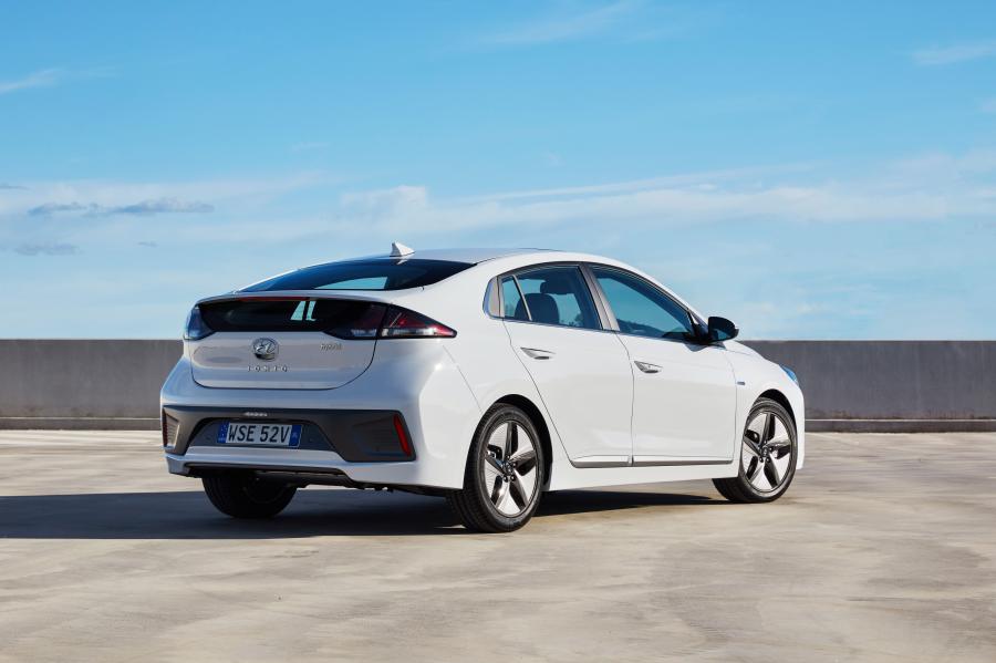  Hyundai IONIQ hybrid (AE) 2019 года  (AU) (фото 2 из 21)